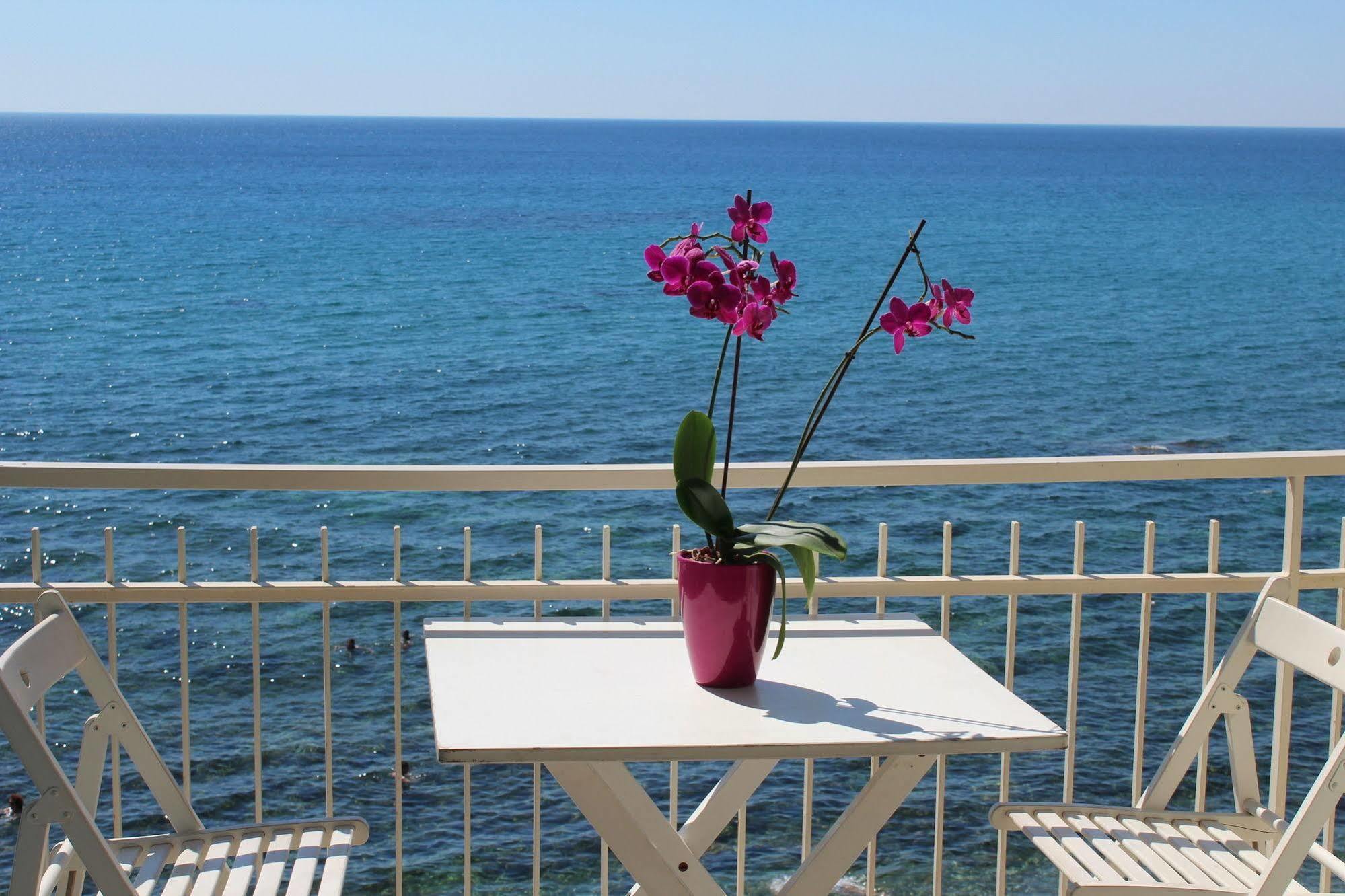Nina B&B Giardini Naxos Ngoại thất bức ảnh